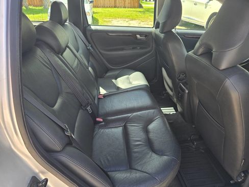 Used 2005 Volvo V70 2.4 image 10