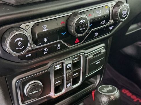 Used 2020 Jeep Wrangler Unlimited Sport S AWD/4WD image 15
