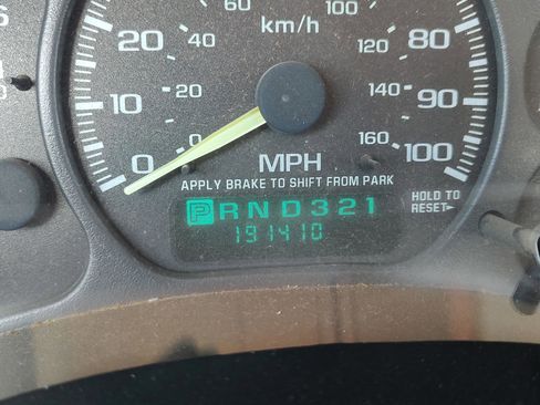 Used 2000 Chevrolet Silverado 1500 LS w/ Firm Ride Suspension Pkg AWD/4WD image 16