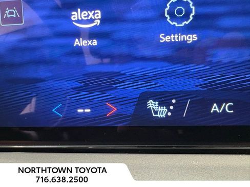 Used 2024 Chevrolet Traverse LT image 13