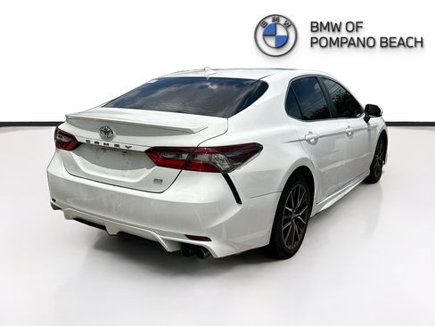 Used 2021 Toyota Camry SE FWD image 5