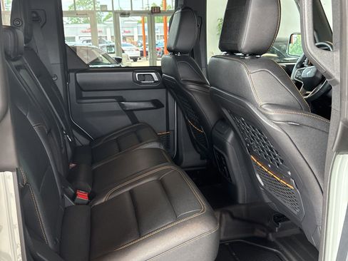 Used 2024 Ford Bronco Badlands image 16