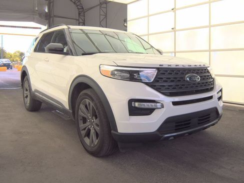 Used 2024 Ford Explorer XLT w/ Equipment Group 202A AWD/4WD image 3