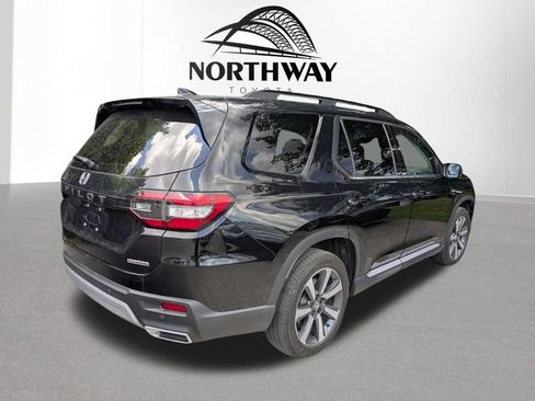Used 2024 Honda Pilot Touring image 3