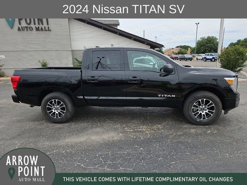 Used 2024 Nissan Titan SV RWD image 13