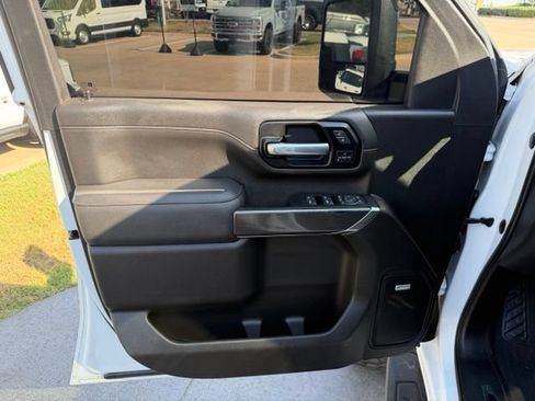 Used 2022 GMC Sierra 2500 AT4 w/ AT4 Premium Plus Package AWD/4WD image 9