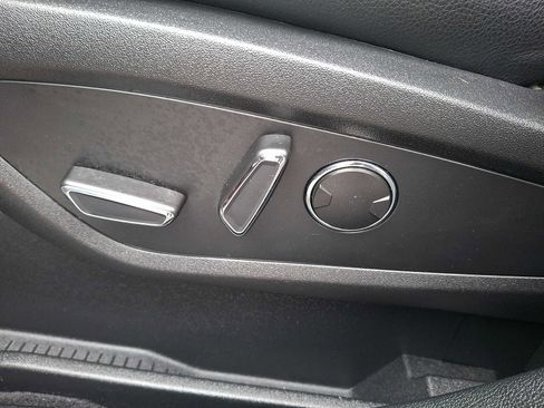 Used 2023 Lincoln Nautilus AWD w/ Premium Package image 9