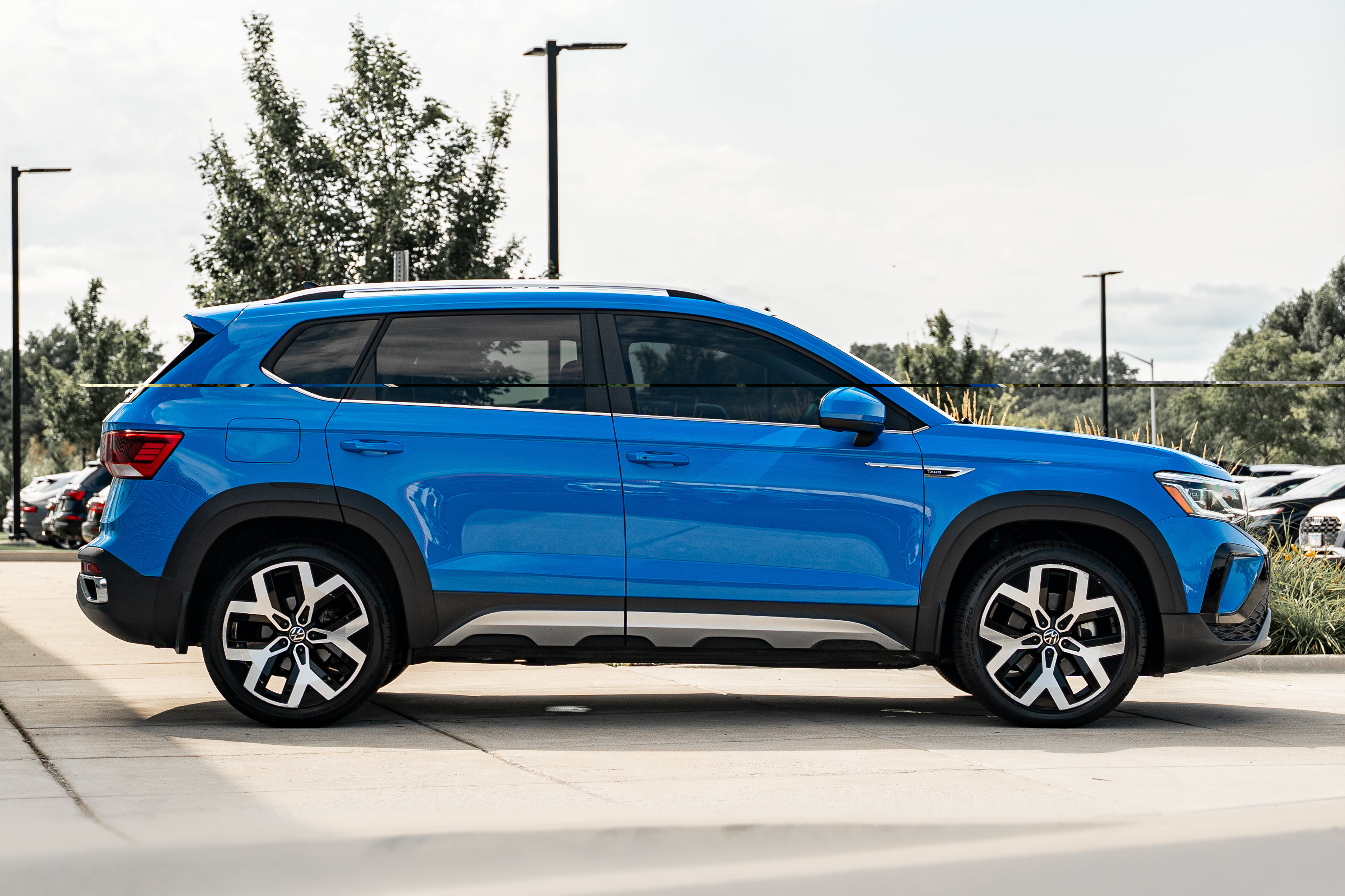 Used 2022 Volkswagen Taos SEL w/ Panoramic Sunroof Package AWD/4WD image 3