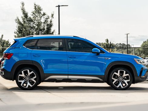 Used 2022 Volkswagen Taos SEL w/ Panoramic Sunroof Package AWD/4WD image 3