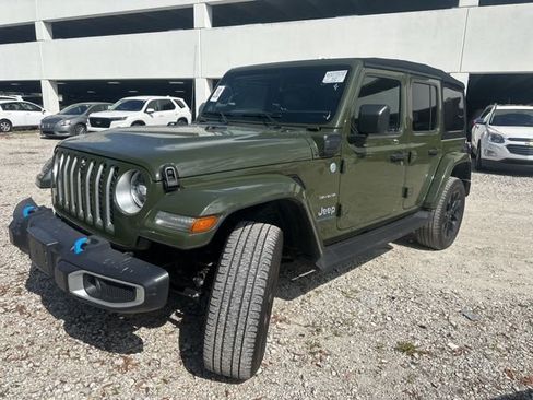 Used 2023 Jeep Wrangler Unlimited Sahara w/ Cold Weather Group image 7