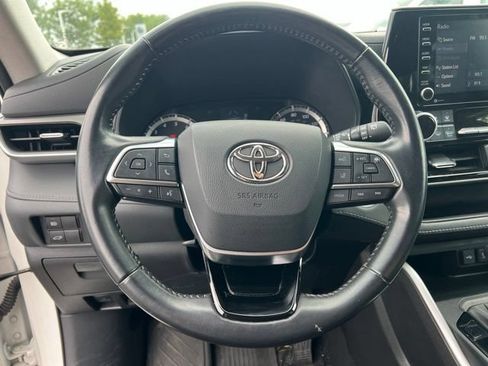 Used 2021 Toyota Highlander LE AWD/4WD image 13