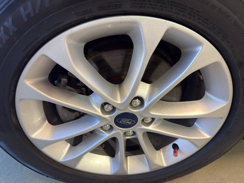 Used 2020 Ford Fusion SE FWD image 33