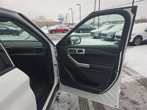 Certified 2022 Ford Explorer XLT w/ Equipment Group 202A image 17