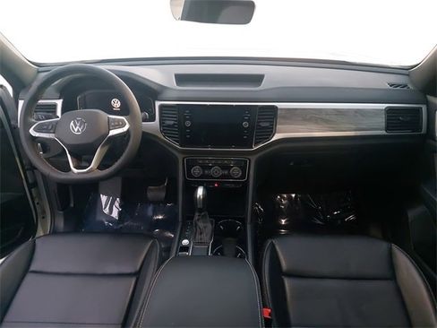 Used 2023 Volkswagen Atlas Cross Sport SE image 9