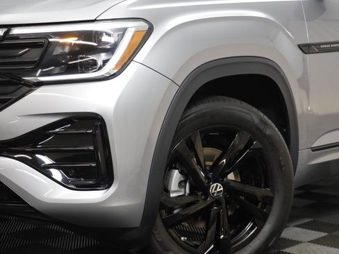 Used 2025 Volkswagen Atlas Cross Sport SEL R-Line image 3