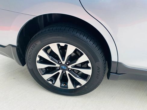Used 2017 Subaru Outback 2.5i Limited AWD/4WD image 21