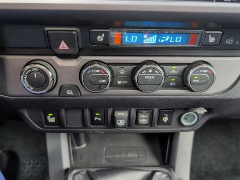 Used 2019 Toyota Tacoma TRD Off-Road w/ TRD Premium Off Road Package AWD/4WD image 13
