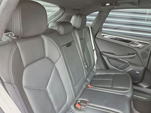 Certified 2022 Porsche Macan AWD/4WD image 21