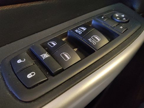 Used 2018 Jeep Cherokee Trailhawk image 27