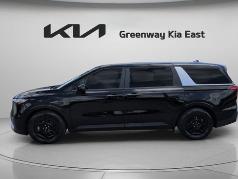 Used 2025 Kia Carnival FWD image 9