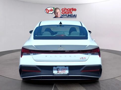 New 2026 Hyundai Elantra SE FWD image 4