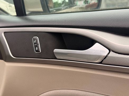 Used 2017 Ford Fusion SE w/ Fusion SE Technology Package FWD image 23