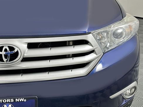 Used 2012 Toyota Highlander Limited w/ Tow Pkg AWD/4WD image 4