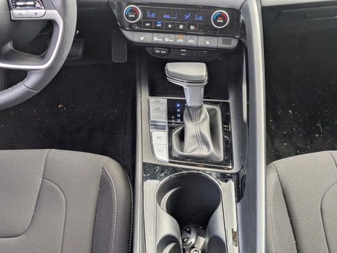 New 2025 Hyundai Elantra SEL FWD image 12