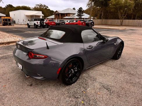 Used 2021 MAZDA MX-5 Miata Club RWD image 9