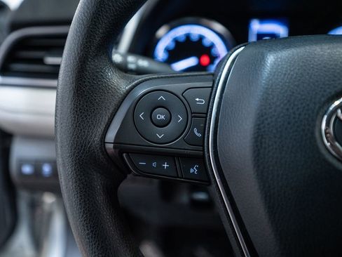 Used 2019 Toyota Camry LE FWD image 18