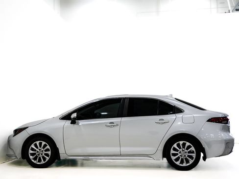 Used 2022 Toyota Corolla XLE FWD image 5