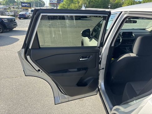 Used 2025 Nissan Rogue SV AWD/4WD image 25
