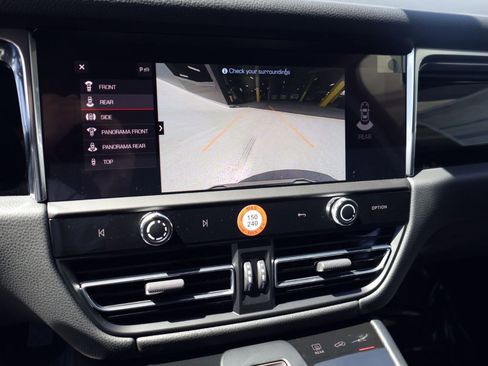 New 2026 Porsche Macan image 19