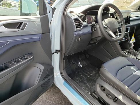 New 2025 Volkswagen Taos SEL image 6