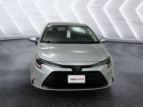 Used 2023 Toyota Corolla LE image 2