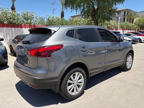 Used 2018 Nissan Rogue Sport S w/ S Appearance Package FWD image 2