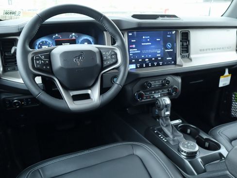 New 2025 Ford Bronco Outer Banks image 2