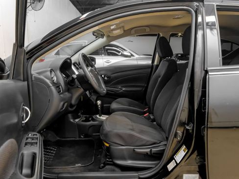Used 2019 Nissan Versa SV FWD image 4