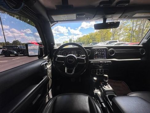Used 2023 Jeep Wrangler Unlimited Sahara w/ Cold Weather Group AWD/4WD image 17