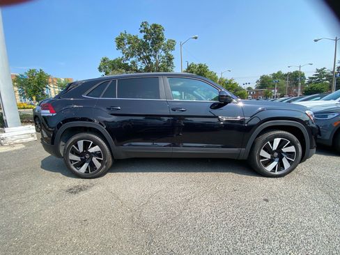 Used 2026 Volkswagen Atlas Cross Sport SE AWD/4WD image 2