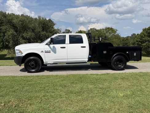 Used 2018 RAM 3500 Tradesman w/ Chrome Appearance Group AWD/4WD image 4