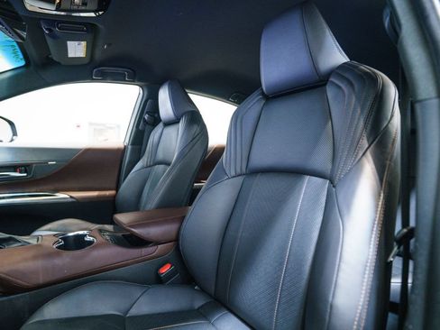 Certified 2023 Toyota Venza Limited AWD/4WD image 6