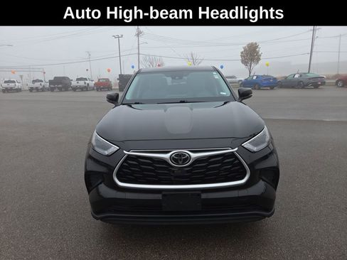 Used 2022 Toyota Highlander L image 10