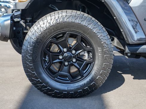 Used 2023 Jeep Gladiator Sport image 9