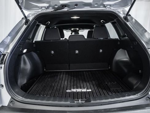 Used 2024 Toyota Corolla Cross SE image 8