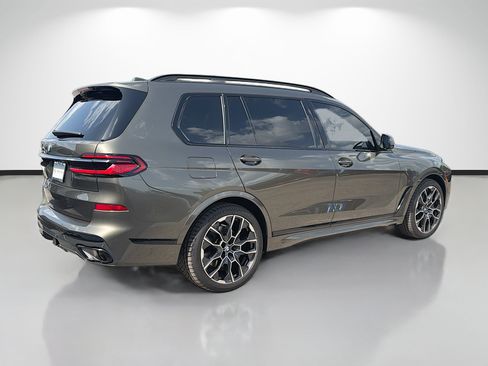 Used 2026 BMW X7 xDrive40i w/ Executive Package AWD/4WD image 3