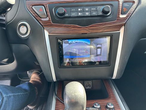 Used 2018 Nissan Pathfinder Platinum AWD/4WD image 19
