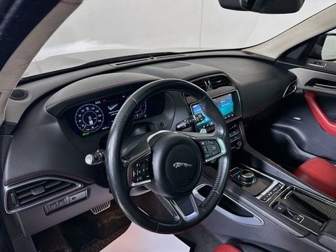 Used 2020 Jaguar F-PACE Checkered Flag image 10