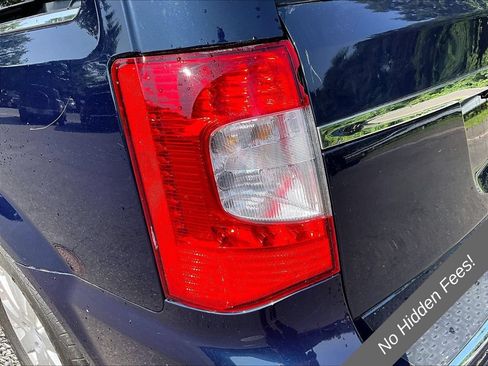 Used 2015 Chrysler Town & Country Touring FWD image 26