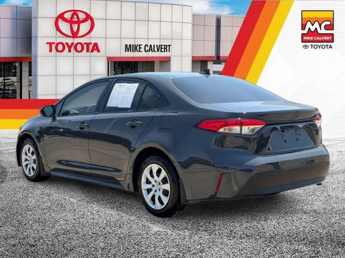 Used 2025 Toyota Corolla LE FWD image 3